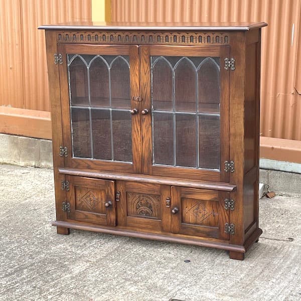 イギリスアンティーク　ガラスサイドボード　食器棚　無垢材　キャビネット　木良久