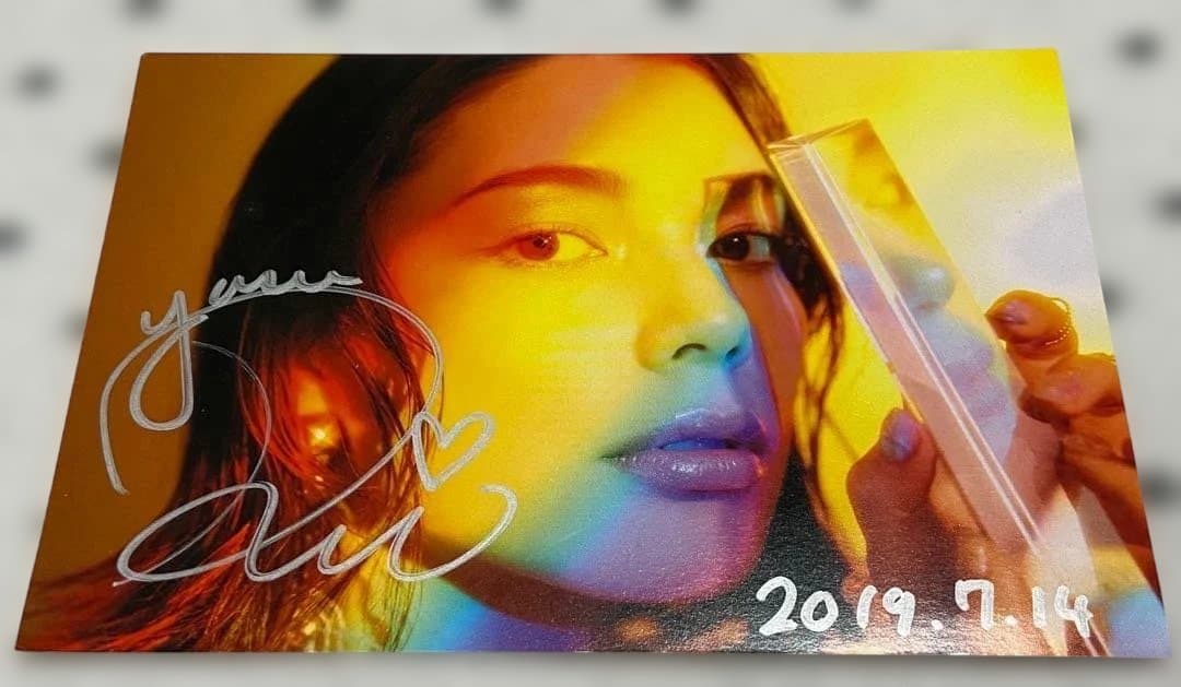 安田レイ　直筆サインポストカード