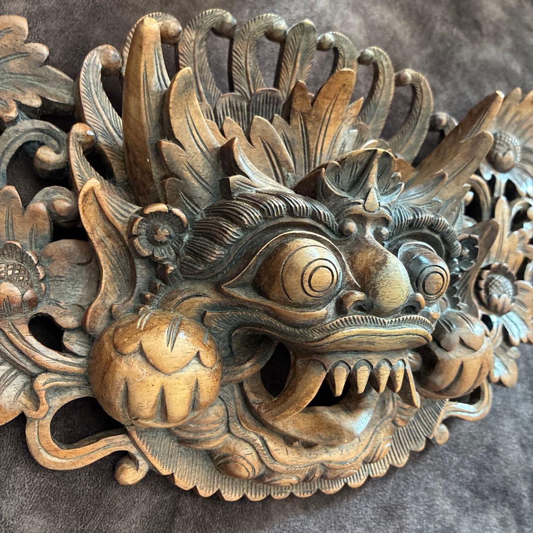 聖獣 バロン バリ島 手彫り 木彫 エスニック　壁掛け　魔除け　長さ31㎝