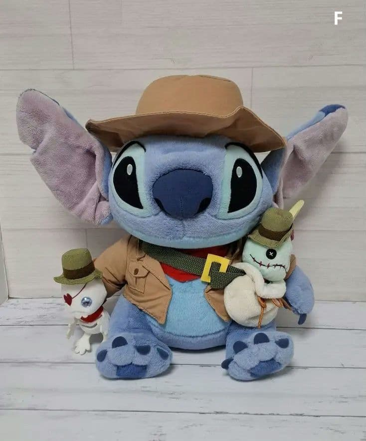 リロ&スティッチ　ぬいぐるみ　インディ ジョーンズ コラボ