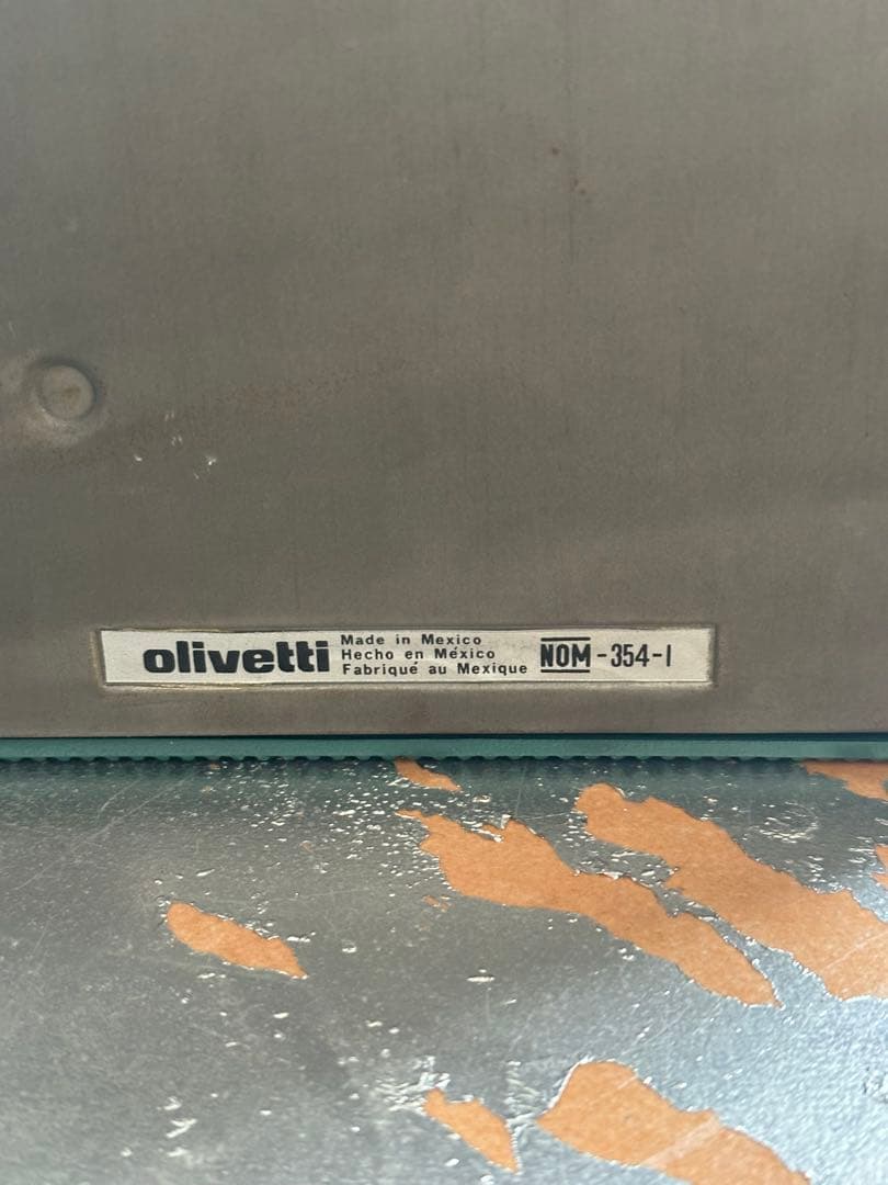 Olivetti Lettera 32 緑色 タイプライター