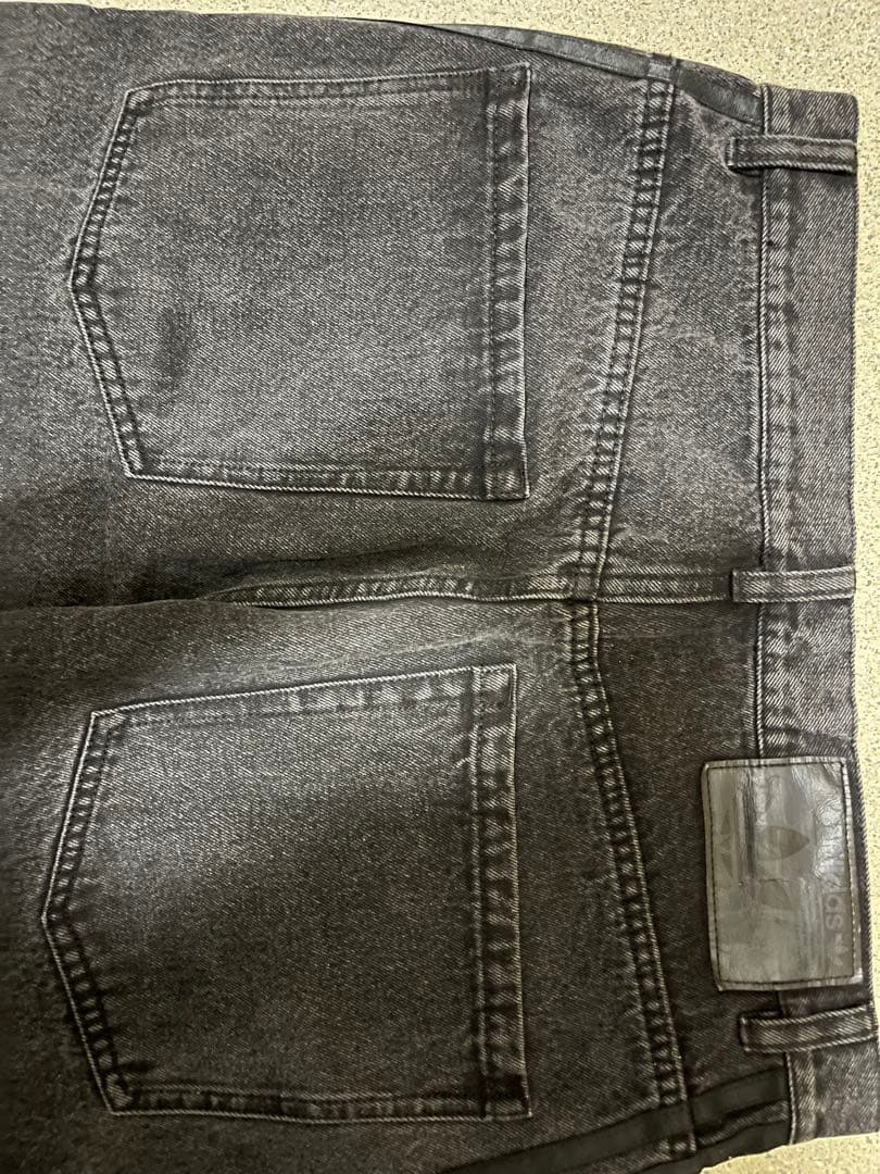 adidas ワイドデニムパンツ