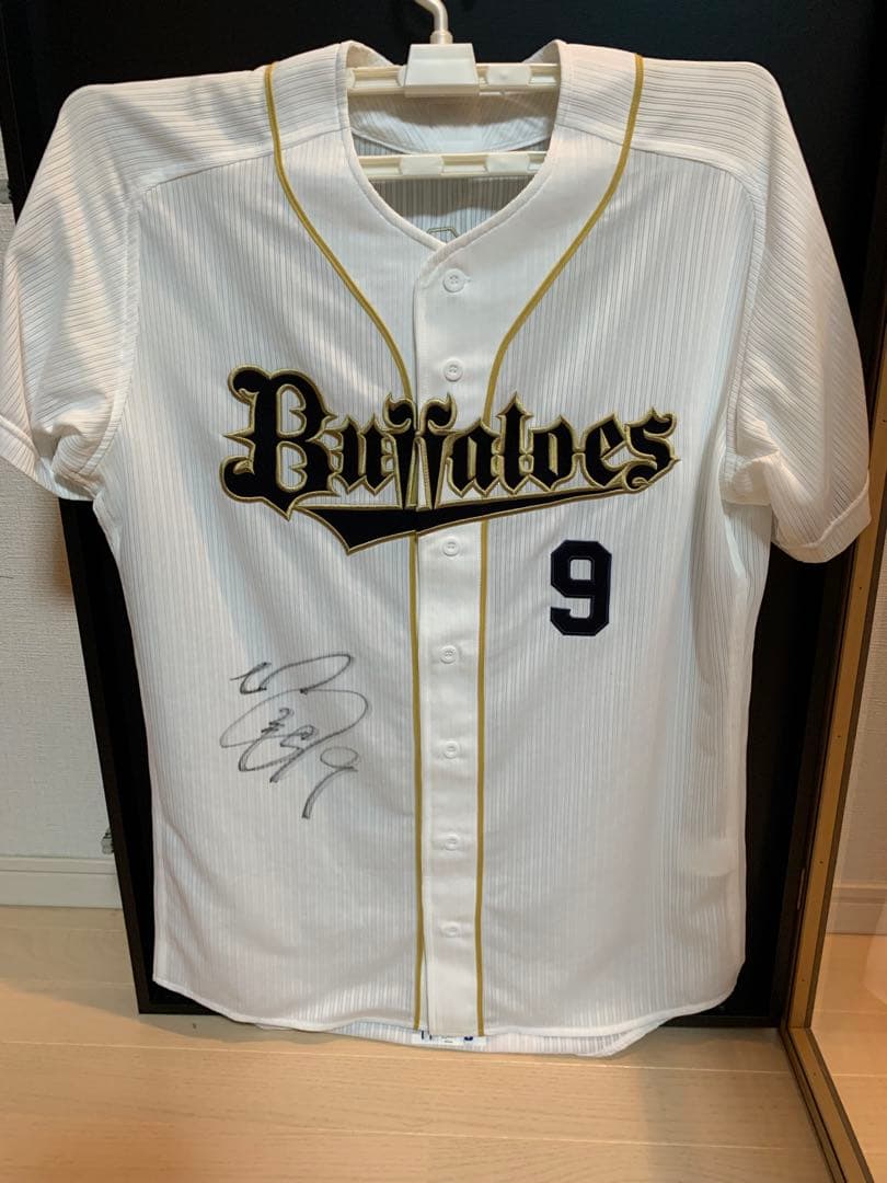 オリックスバファローズ　　ユニフォーム　直筆サイン　坂口智隆