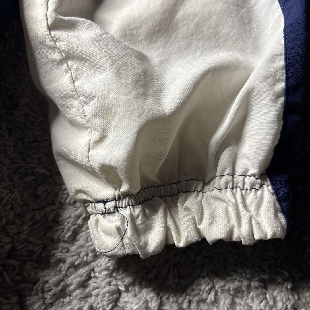 ナイキ　NIKE ナイロンジャケット　90s 白タグ　ワンポイント刺繍　ロゴ刺繍