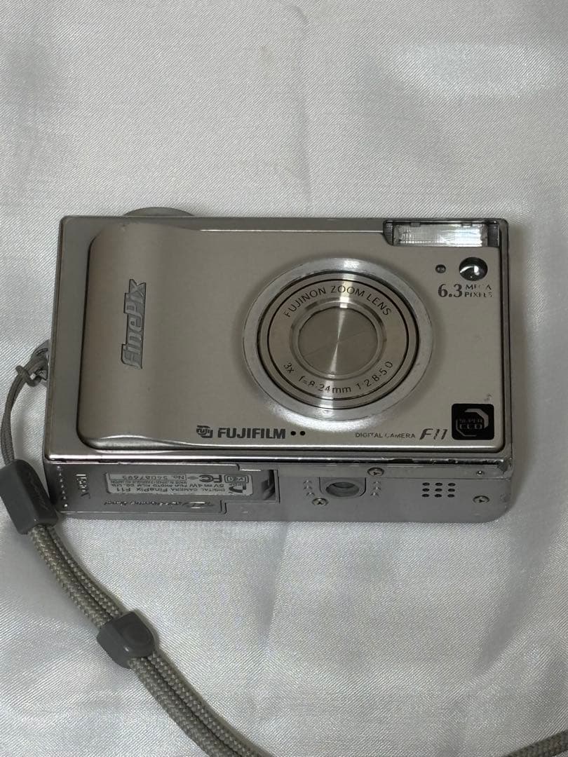 FUJIFILM FinePix F11 XDカード（512MB）付き！