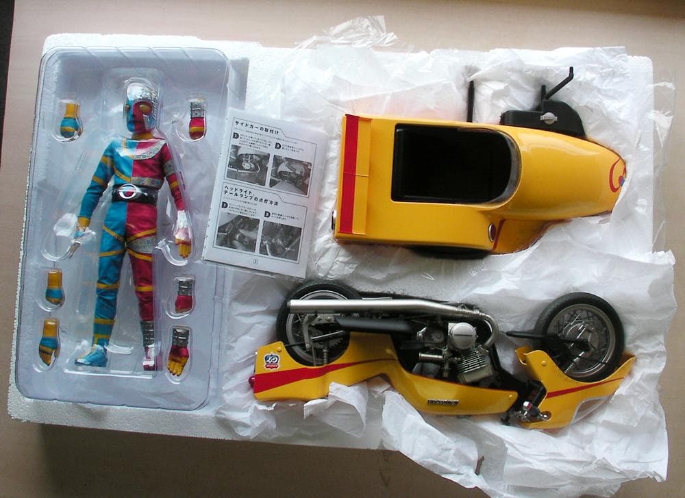 メディコム・トイ　RAH　キカイダー & サイドマシーン　開封済新品　F475