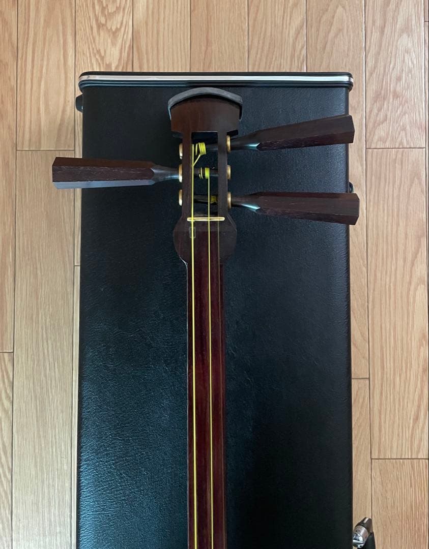 津軽三味線 紅木 全長101cm 棹3.3 撥・ケースなど付属品付　たのメル便