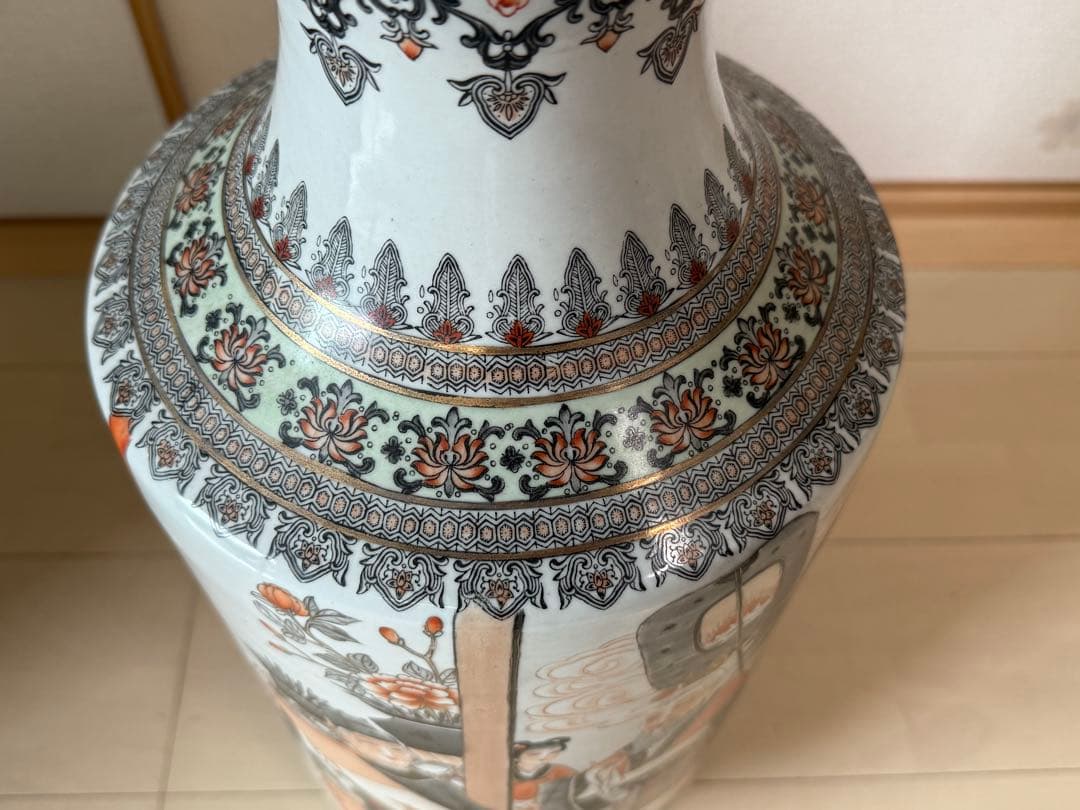 中国　墨彩紅彩人物紋大瓶　大清乾隆年製銘　高さ54.0cm 送料込み250517