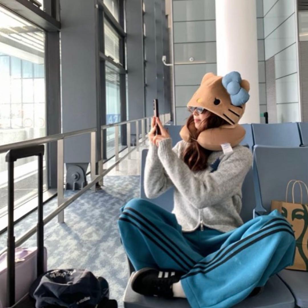 【海外限定 新品】 Hello Kitty ×TBH ネックピロー