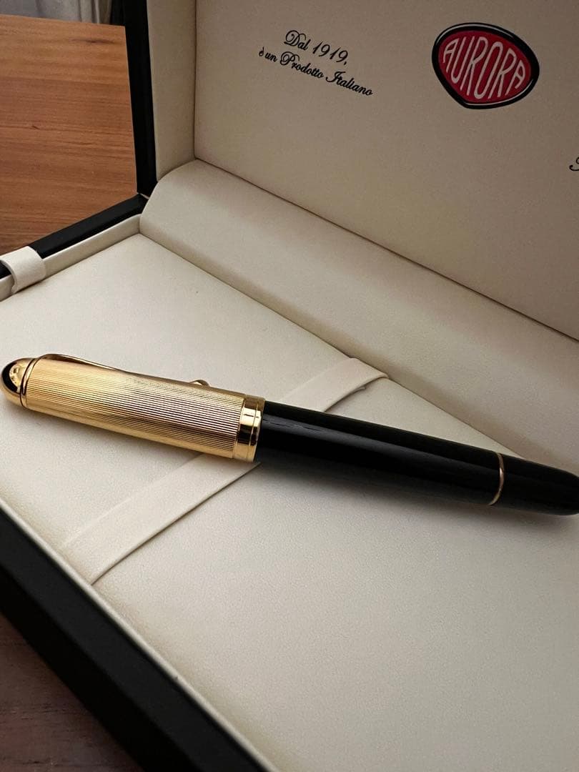 アウロラ 万年筆 88 ゴールドキャップ/ブラック 801 EF