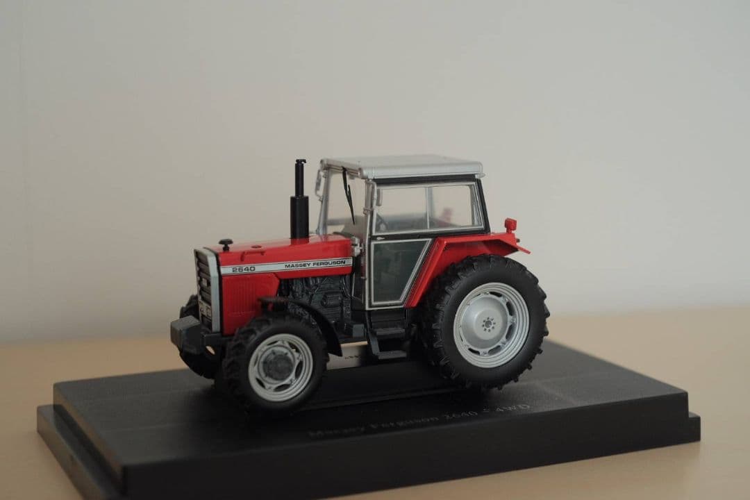 1/32　Massey Ferguson 2640　トラクター　ミニチュア