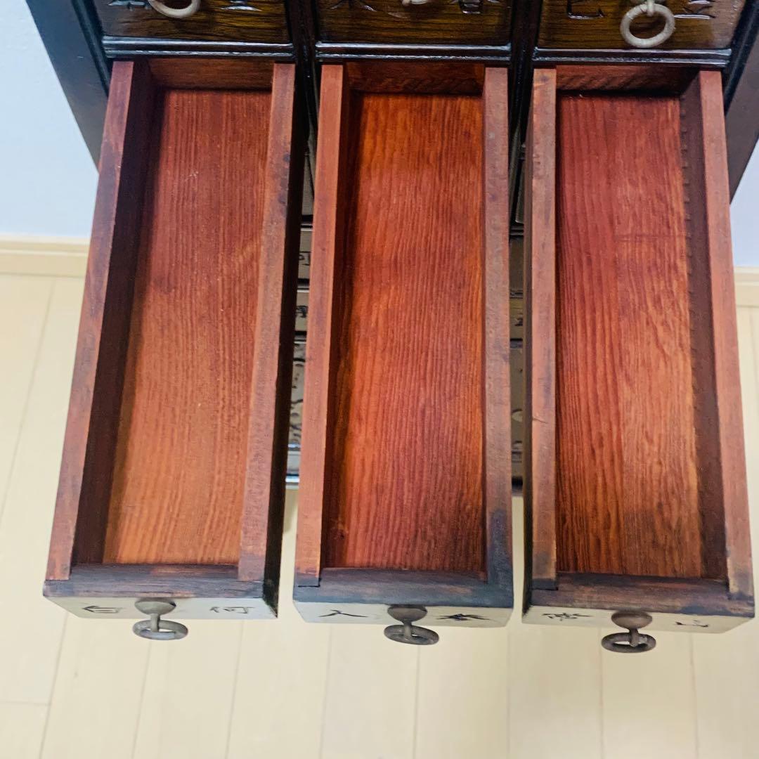 李朝　薬箪笥　時代箪笥　引き出し18杯 扉1箇所