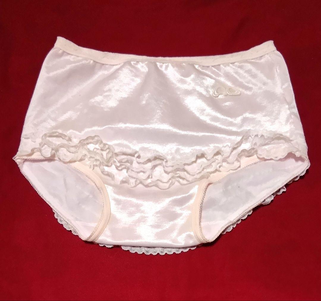 Courreges 　フリル付きピンクのアンダースコート