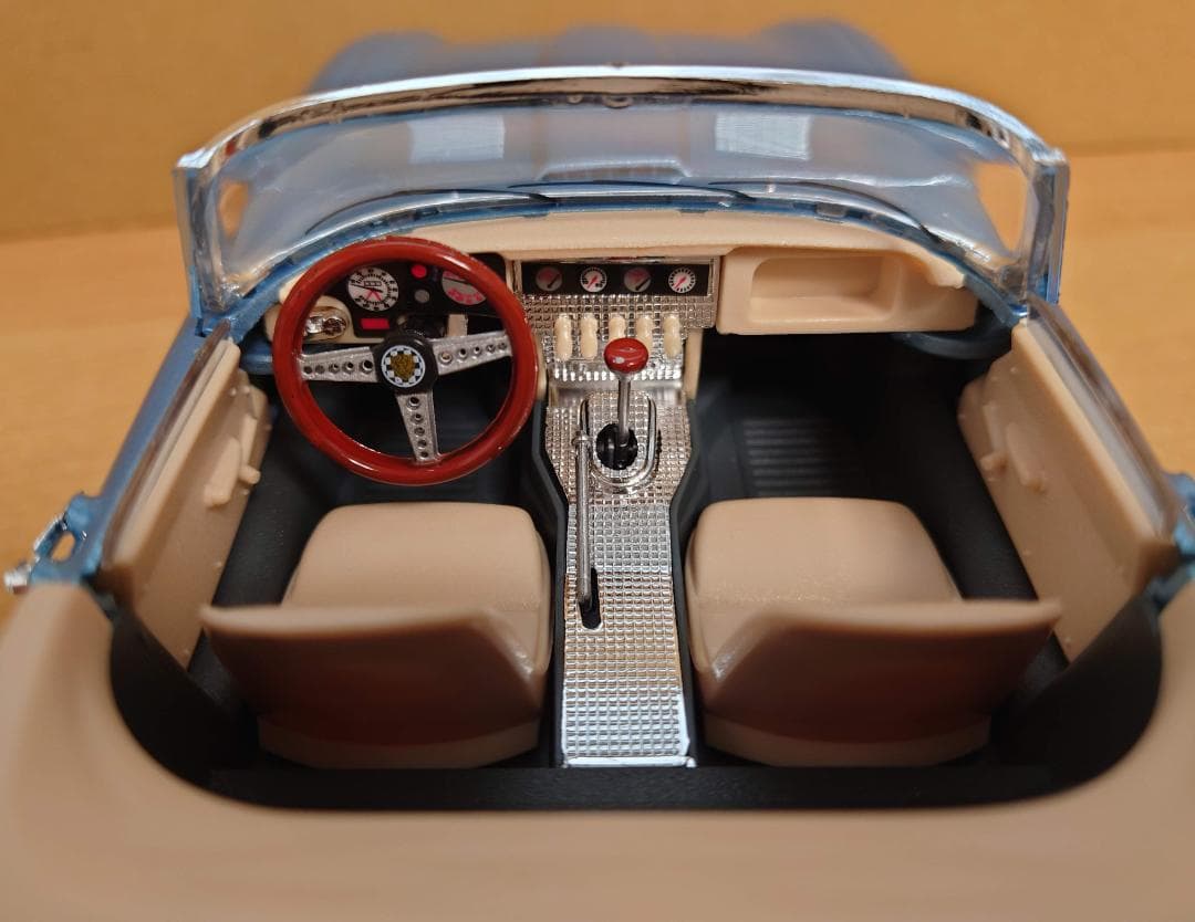 1/18 ジャガーEタイプ カブリオレ1961 ブルー マイスト合金製ミニカー