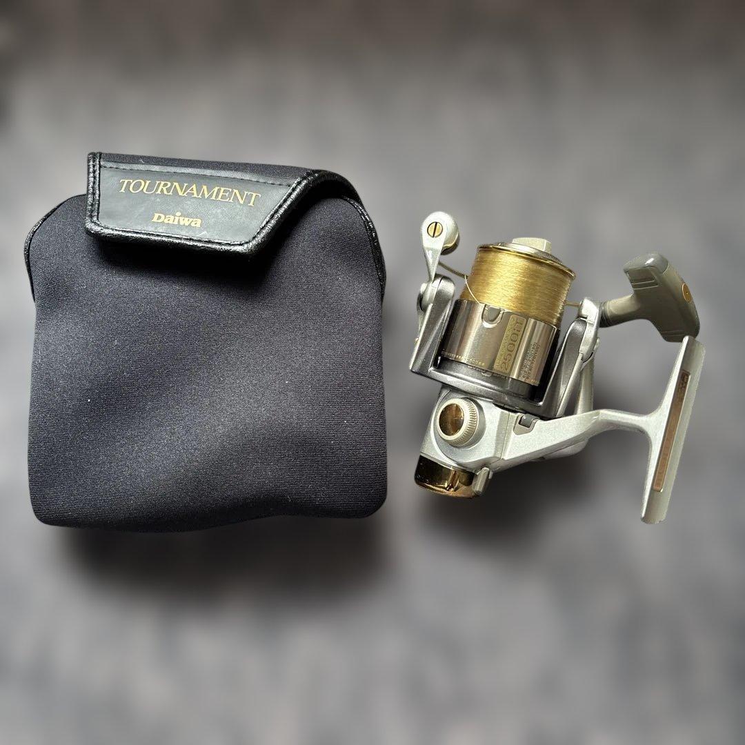 Daiwa トーナメントZ 2500iTスピニングリール 収納ケース付き