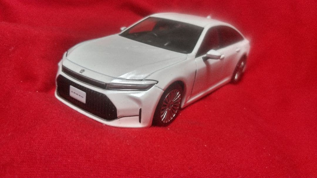 人気色 トヨタディーラー限定 クラウンセダン 16代目 プレシャスホワイトパール