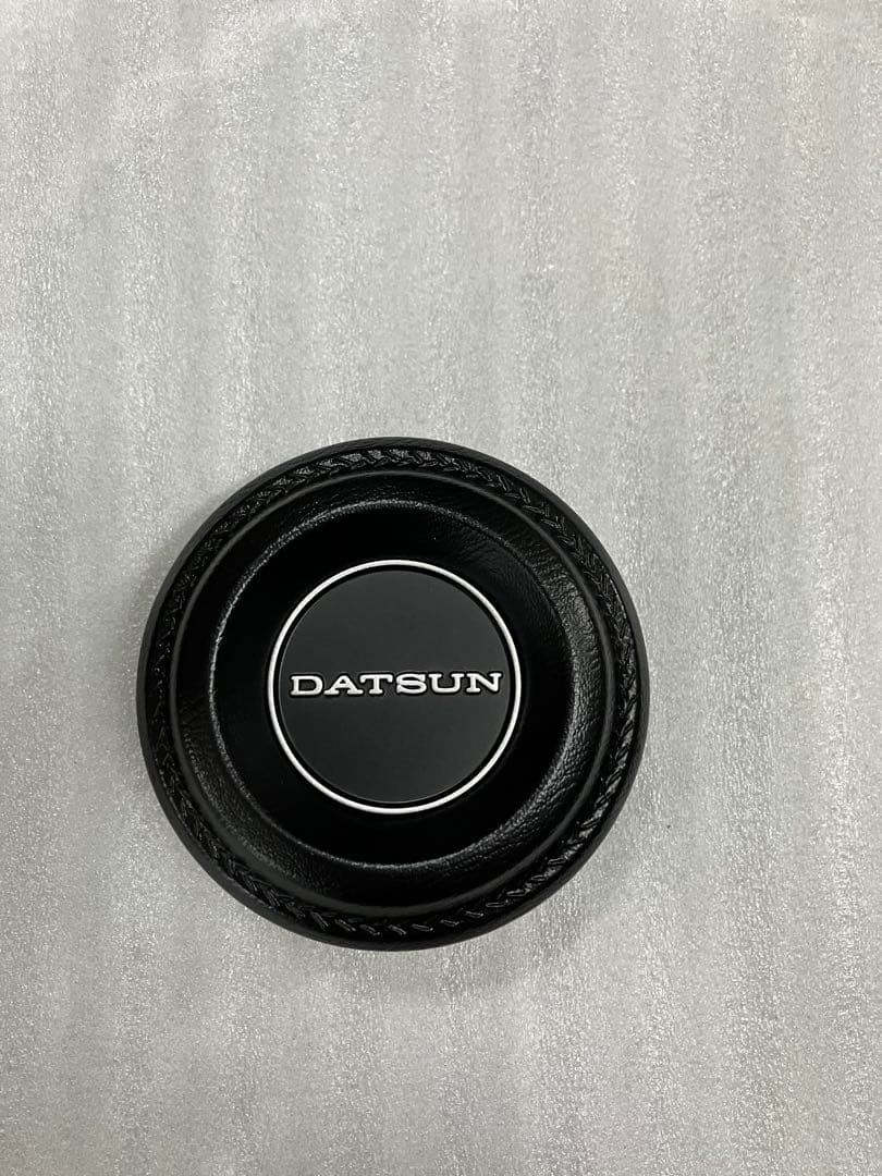 【在庫処分】DATSUN レプリカ ステアリング ハンドル・パット付き