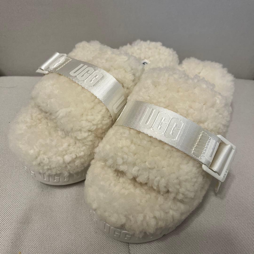 【新品未使用】UGG ホワイト ファーサンダル 24cm