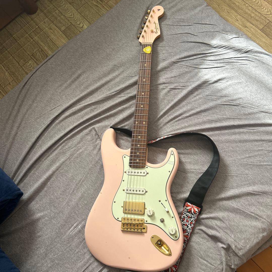 ヴァンザント　ストラト エレキギター ピンク ソリッドボディ