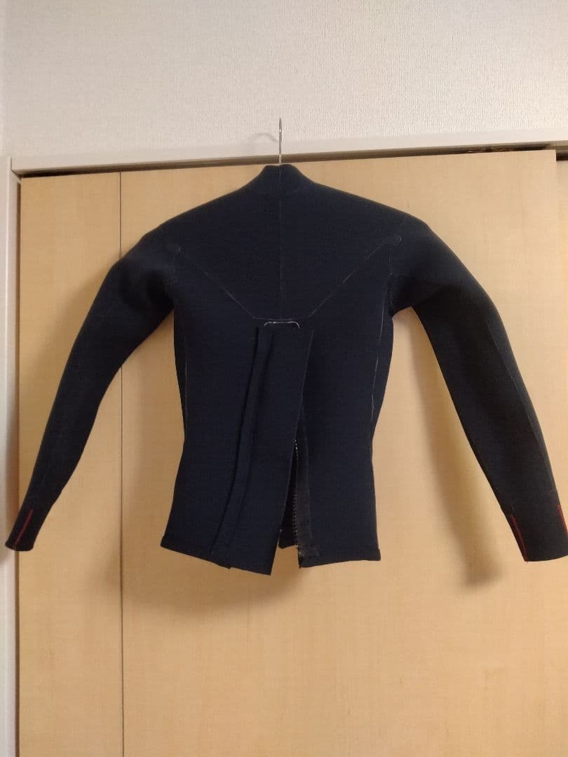 地域ねこ　ビラボン　　タッパー　　М