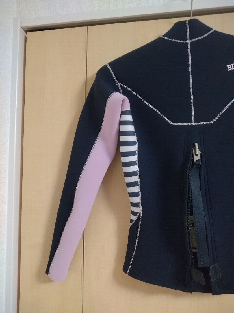 地域ねこ　ビラボン　　タッパー　　М