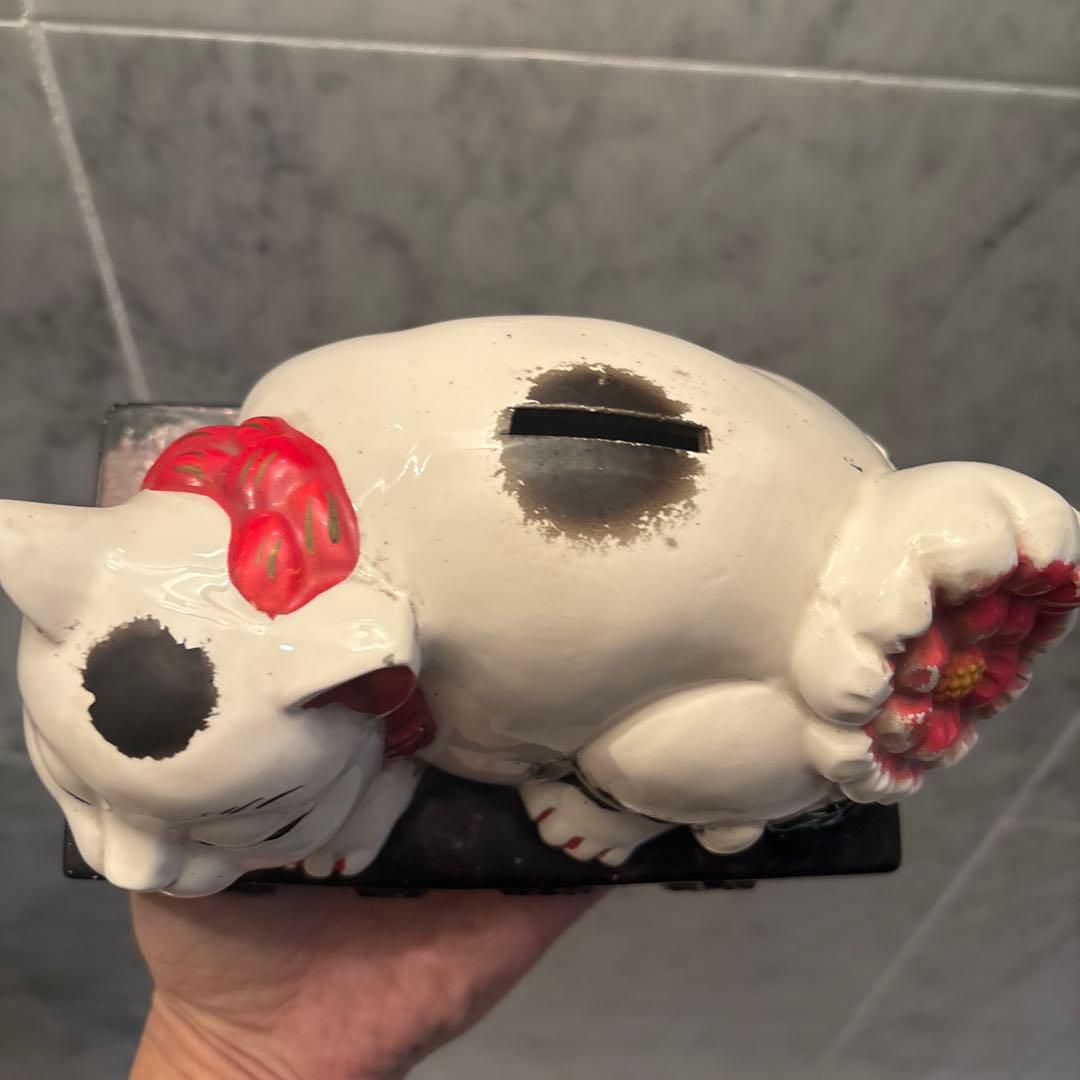 1950年代ヴィンテージ手描きの瞳やまつ毛が美しく存在感がある眠り猫