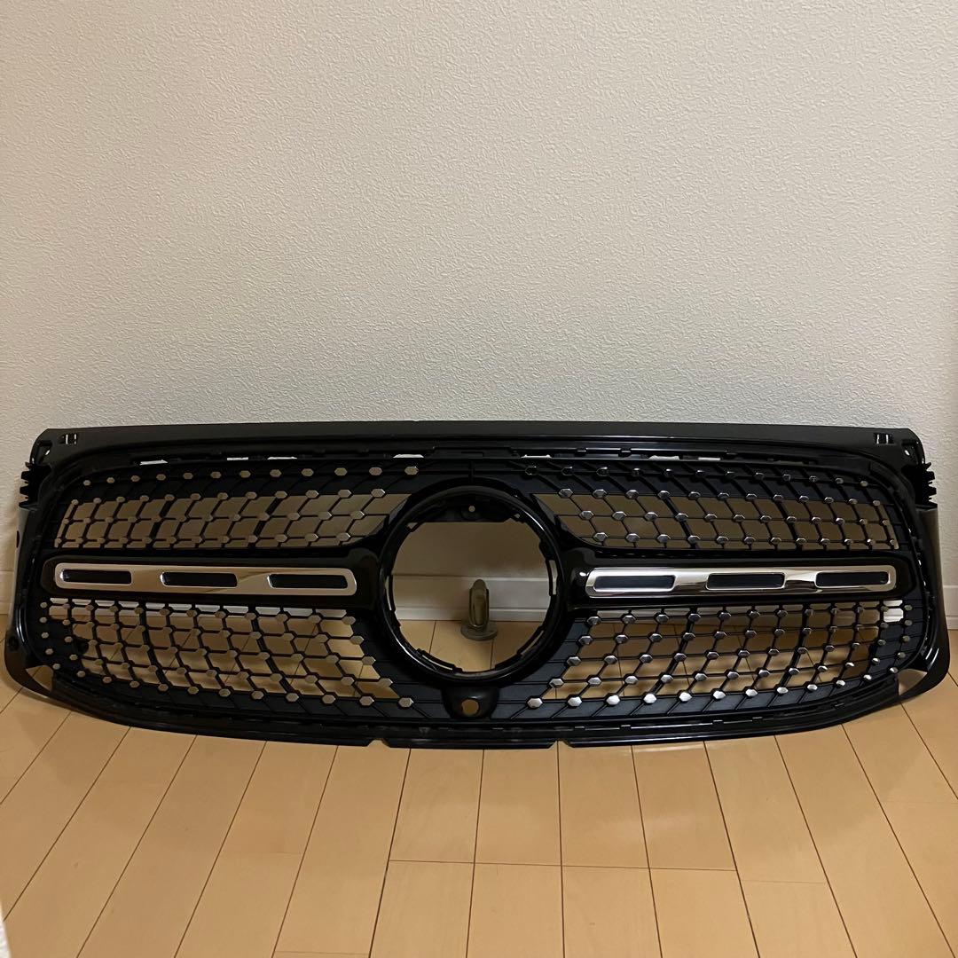 純正GLB250 4MATIC ナイトパッケージダイヤモンドグリル AMGライン