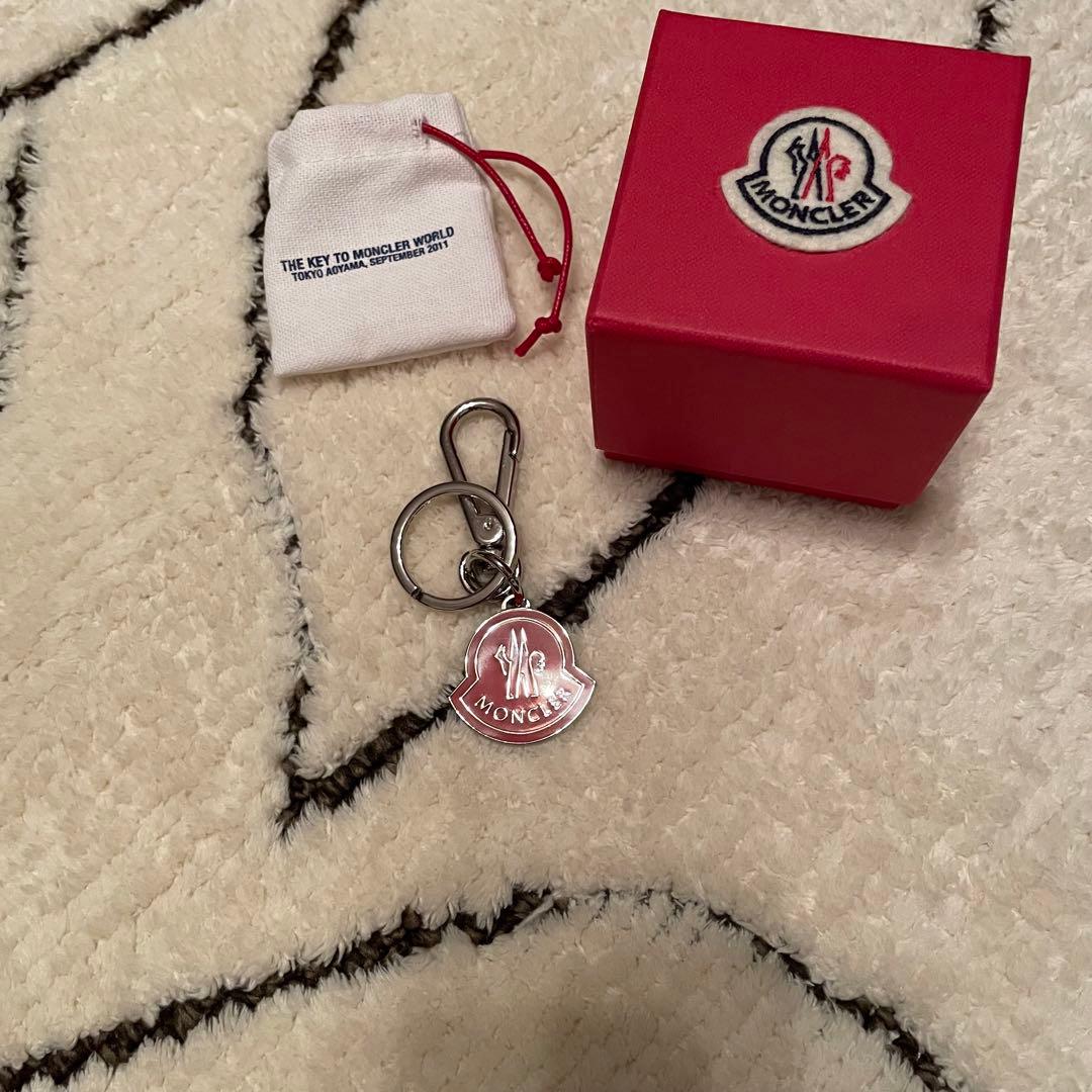 MONCLER キーホルダー　赤