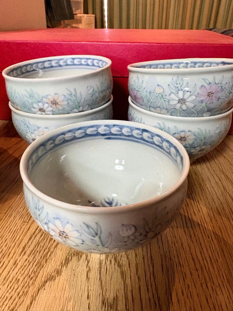 六代佐藤走波による染錦秋桜文の鉢　5個セット