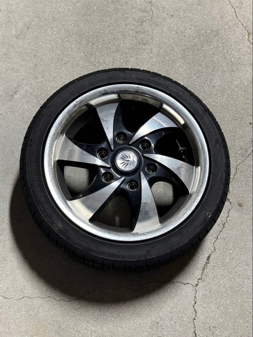 ハイエース　16インチホイール