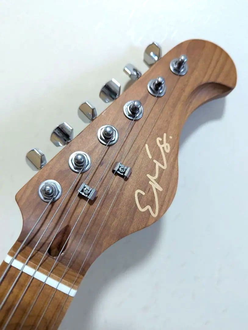 エリス‼️ネスティア‼️ストラトSSHタイプ エレキギター ‼️グリーン色‼️