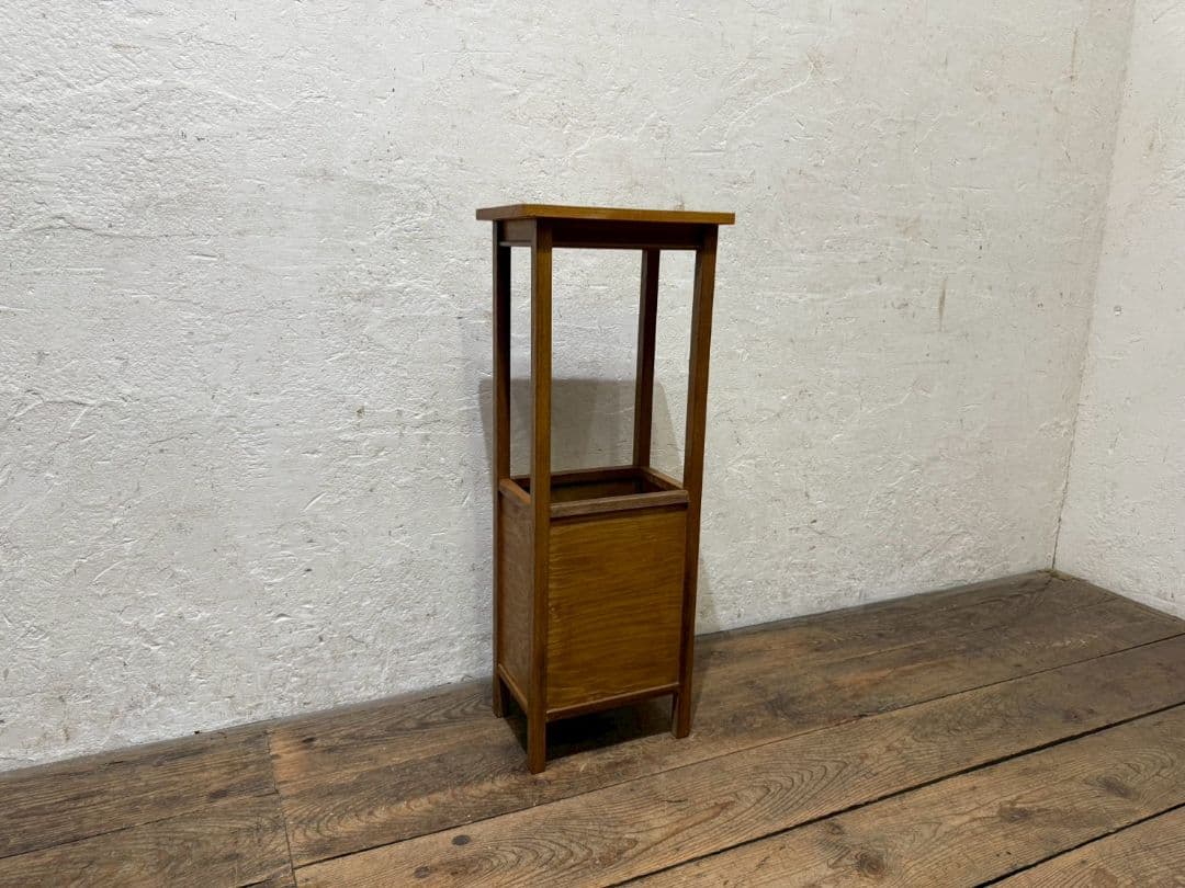 1178 小ぶりなサイドテーブル　陳列台　展示台　花台　古家具　レトロ　和モダン