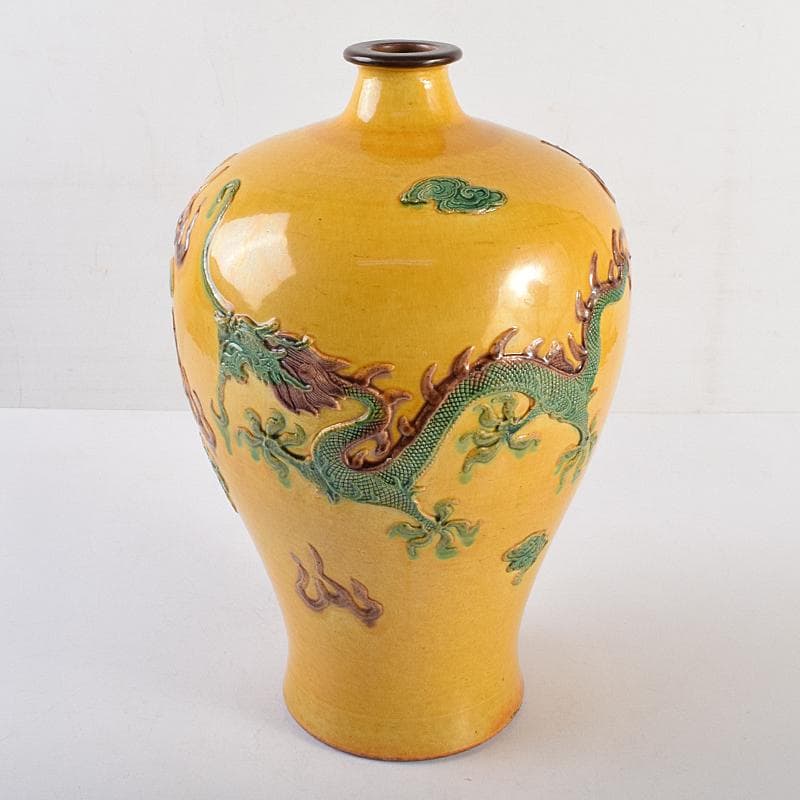中国　黄地　貼雲龍文　梅瓶　時代箱付　M　R8821B