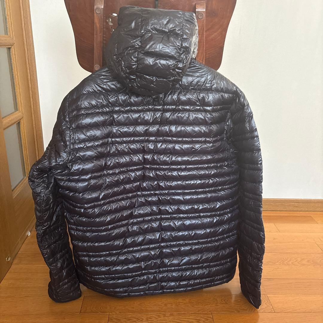 パタゴニアダウンパーカー黒　サイズＬ