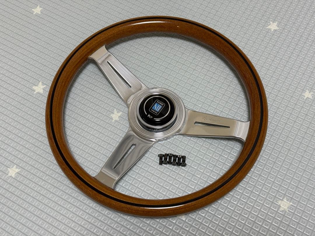 ナルディ クラシック ウッドステアリング 33パイ 330mm