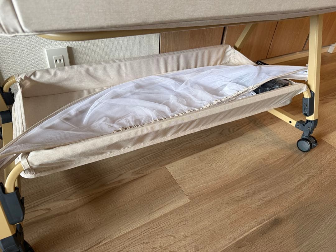 【美品】【2025.07購入】HZDMJ 添い寝ベビーベッド キャスター付き