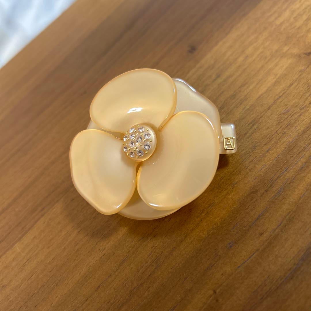 アレクサンドルドゥパリ　バレッタ　クリーム色