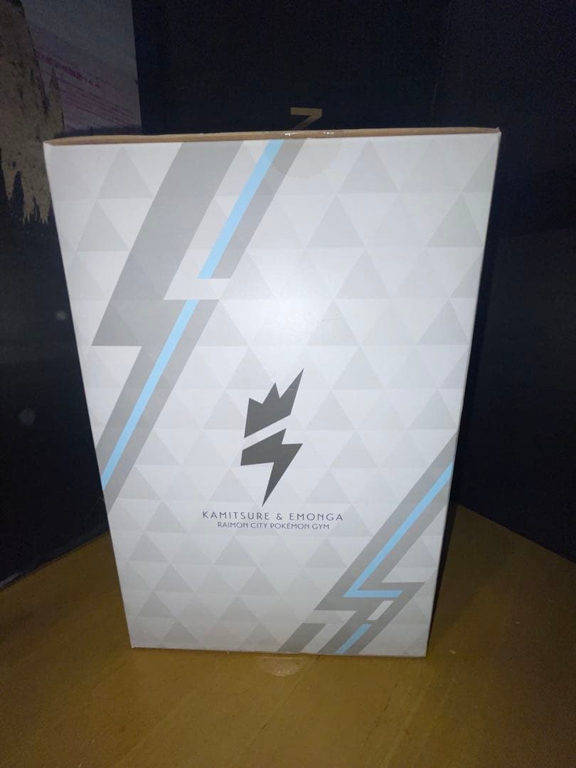 ポケモンセンター カミツレ & エモンガ フィギュア