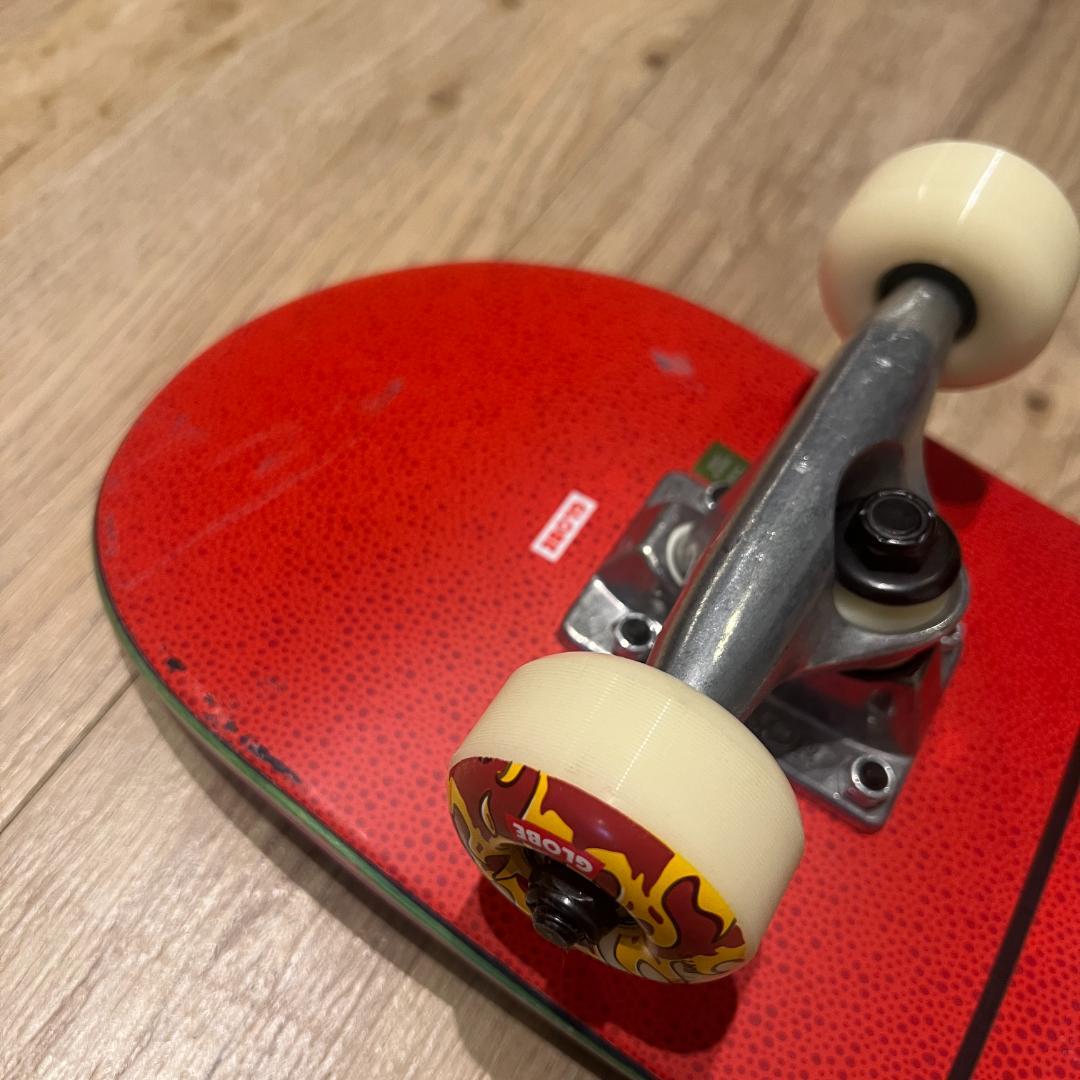 GLOBEスケートボードコンプリートスケボーデッキ Tensorトラック 7.0