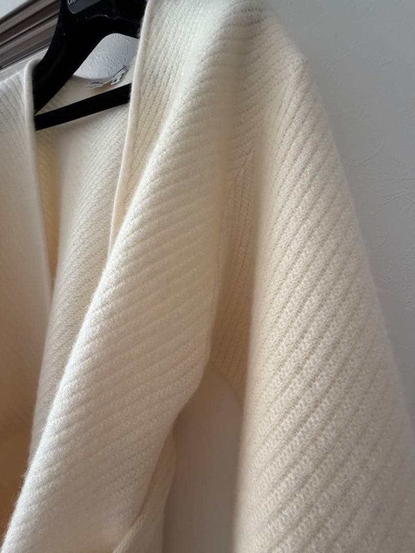 美品❣️Salvatore Ferragamo アイボリー カーディガン M