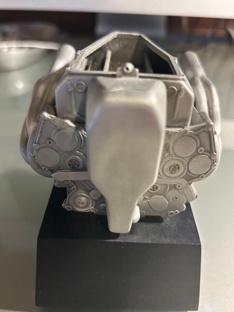 F1 TOYOTA 2005エンジン模型　金属