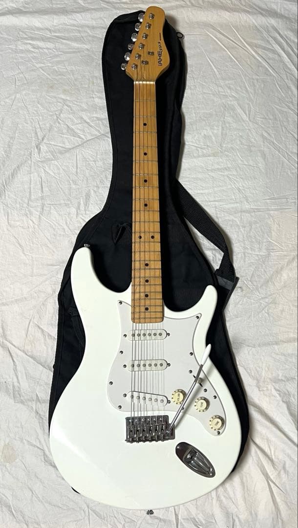 エレキギター　BEHRINGER iAXE393