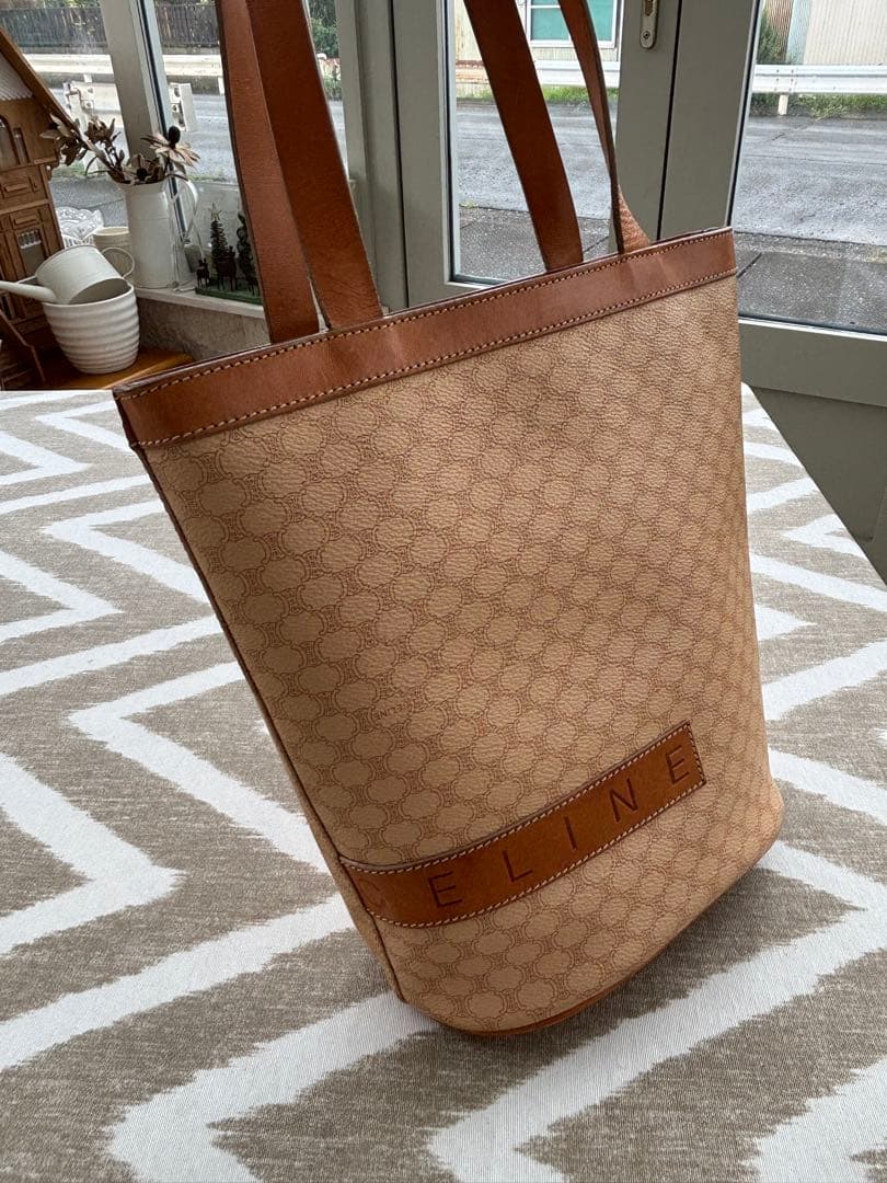 セリーヌトートバッグ　バケツ型