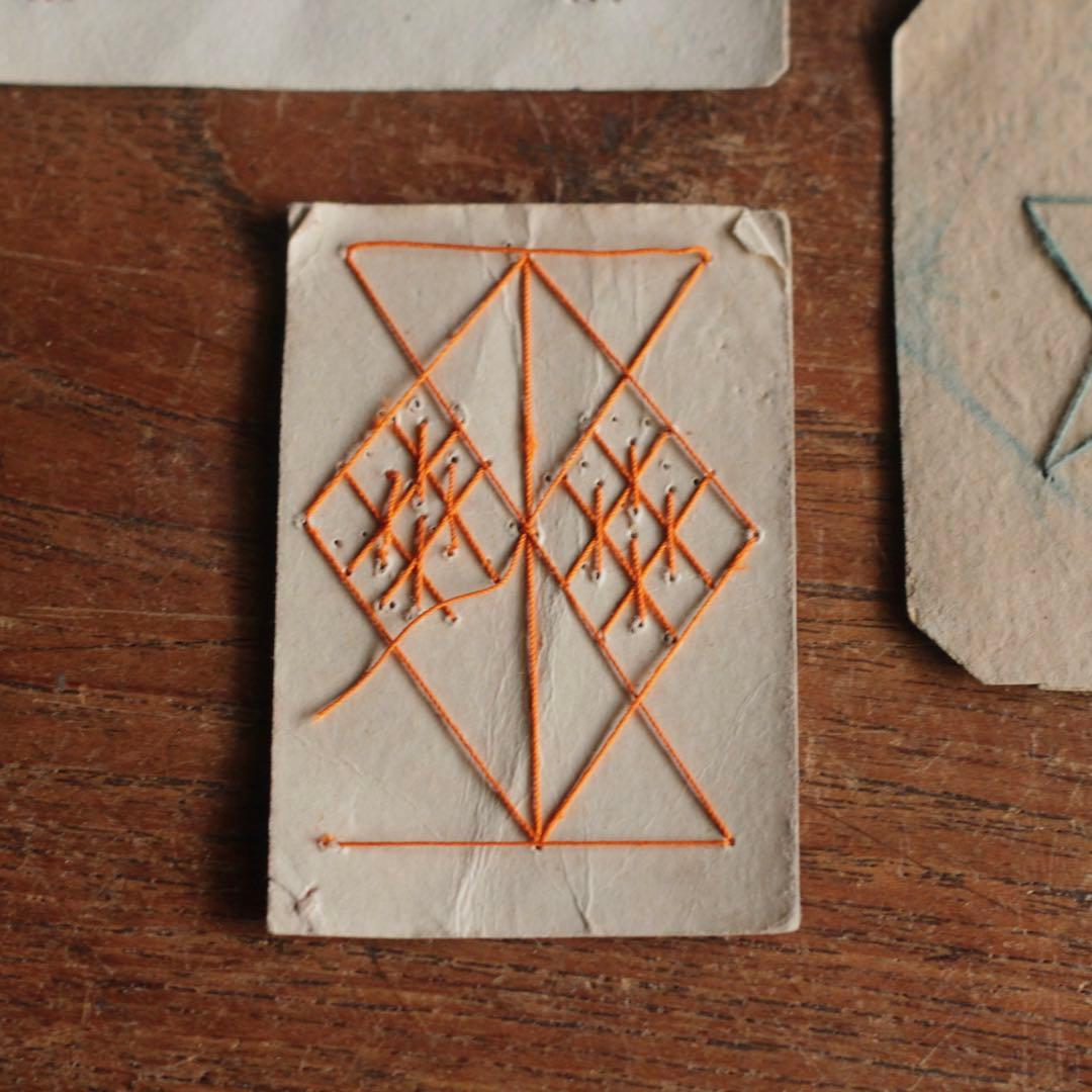 古い 背守り 4種 No.2 厚紙に刺繍 古道具 アンティーク