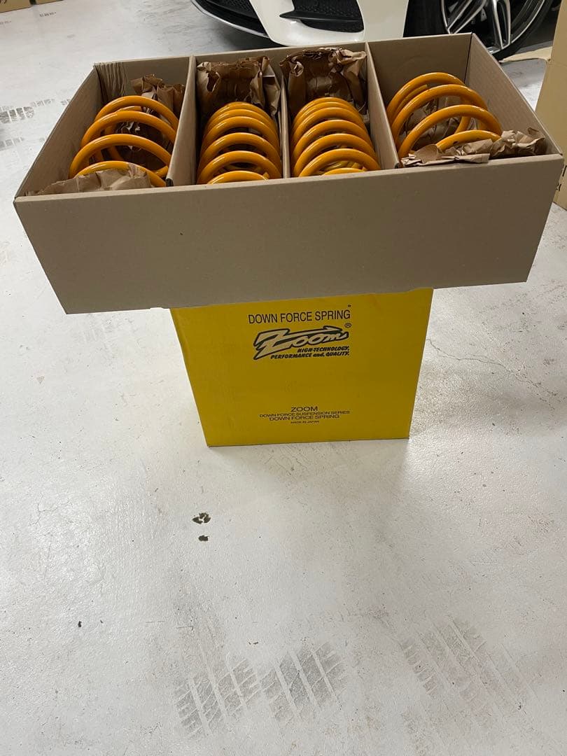 Zoom Down Force Spring 4本 パサートアルテオン各車共通