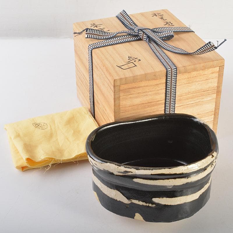 北大路魯山人作　織部焼　於里辺　茶碗　共布共箱　M　R7472