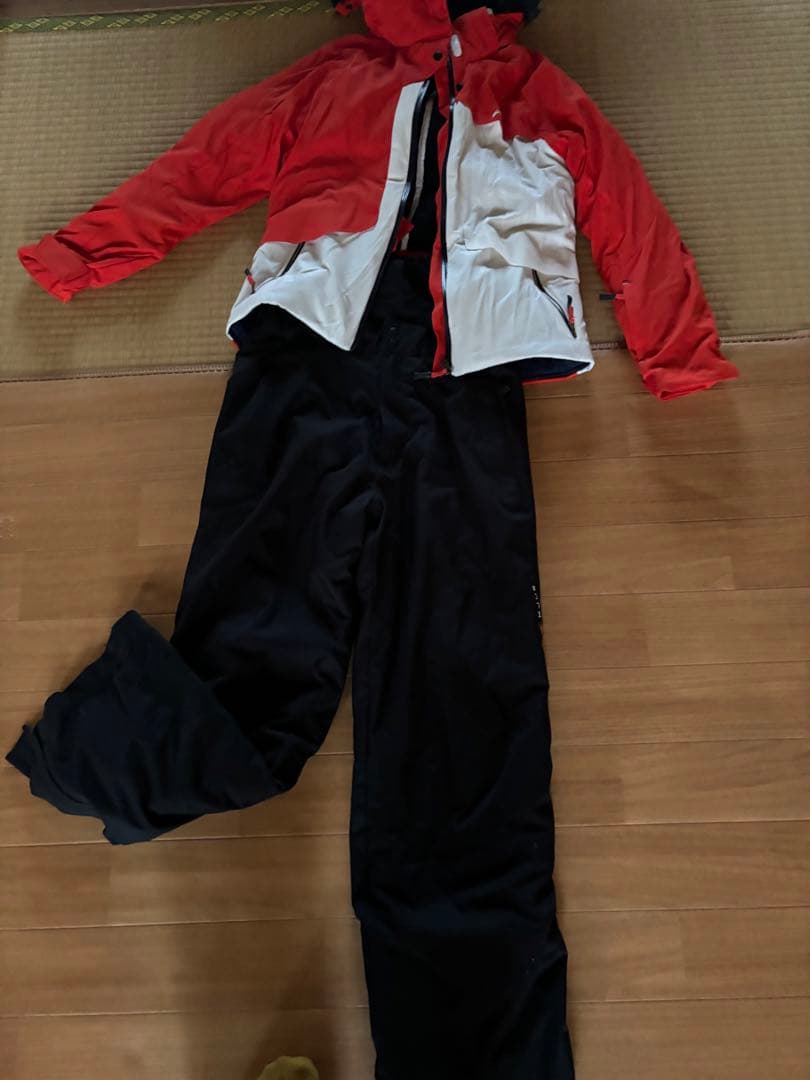 KJUS スキーウェア 女性小柄な方用 キッズ赤/白中古　格安セットアップ