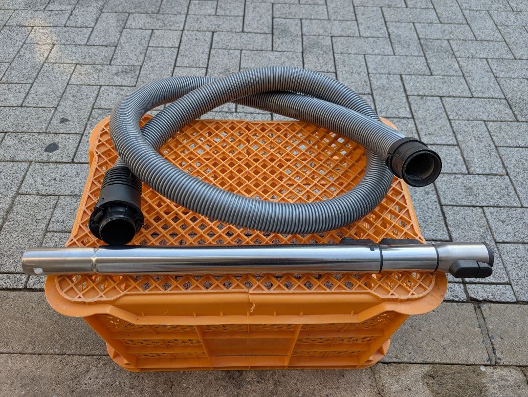 【歳末特価】Miele　ミーレ　掃除機　レッド　S4582