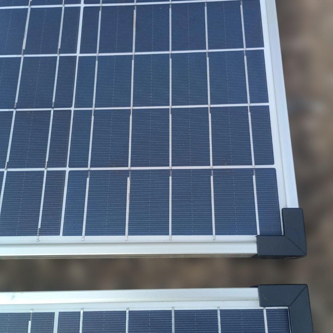 ７０２７）１００Wソーラーパネル　２枚まとめて　詳細不明