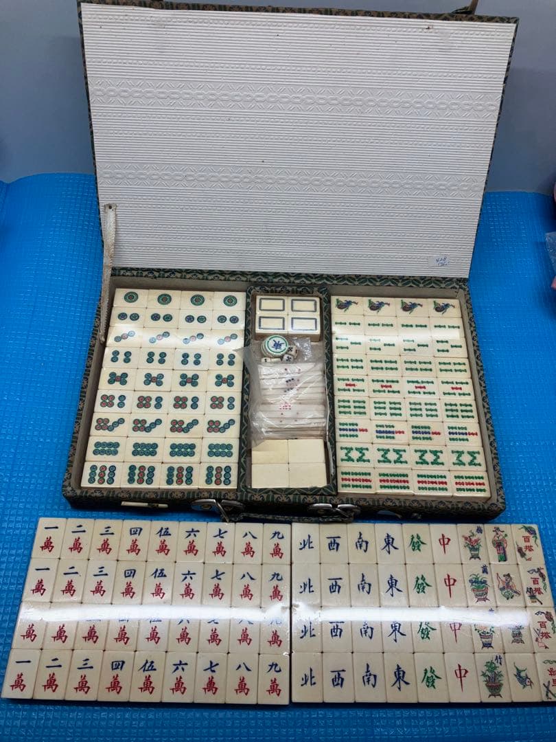 B0101)未開封　時代物　骨面竹背麻雀牌　ケース付き　麻雀約1700g